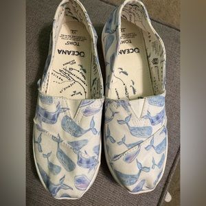Toms retired whale slip ons. Worn once! Size 3 youth